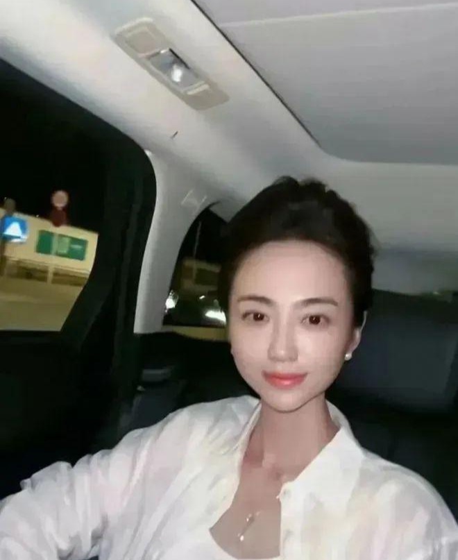 许家印“纠缠”的白珊珊，究竟有多不普通