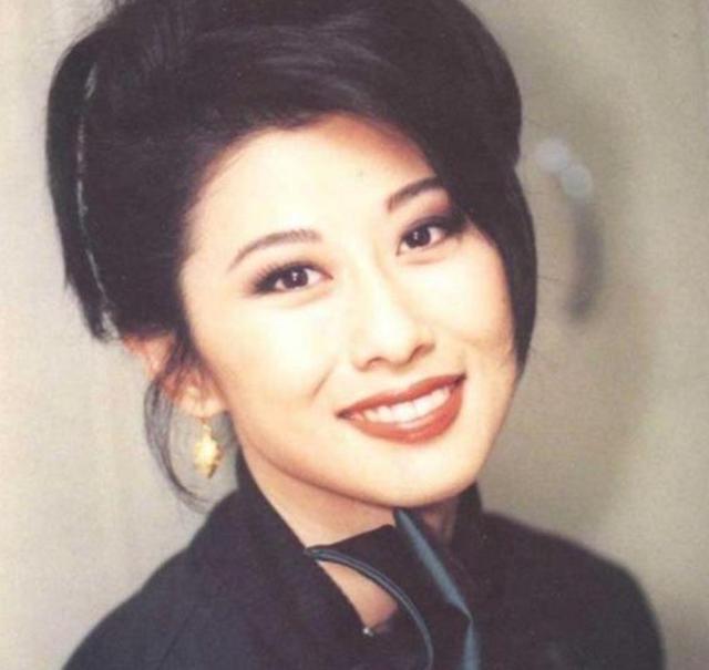 费翔|爱国被封杀14年，春晚不敢拍下半身，4位女神追的费翔为何不婚？