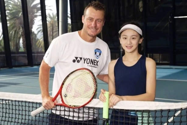 田雨橙|风一样的女子!田亮女儿“森碟”亮相网坛,国际赛首秀轻松获胜