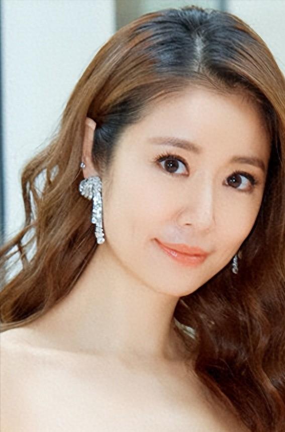 公开向日本捐款的几位名人,个个出手阔绰,有人国难时却一毛不拔