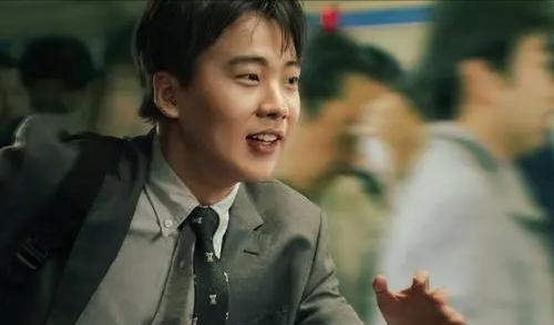 平凡之路|央视“撑腰”！太子爷“被贬”成凡人？国剧职场终于不装了