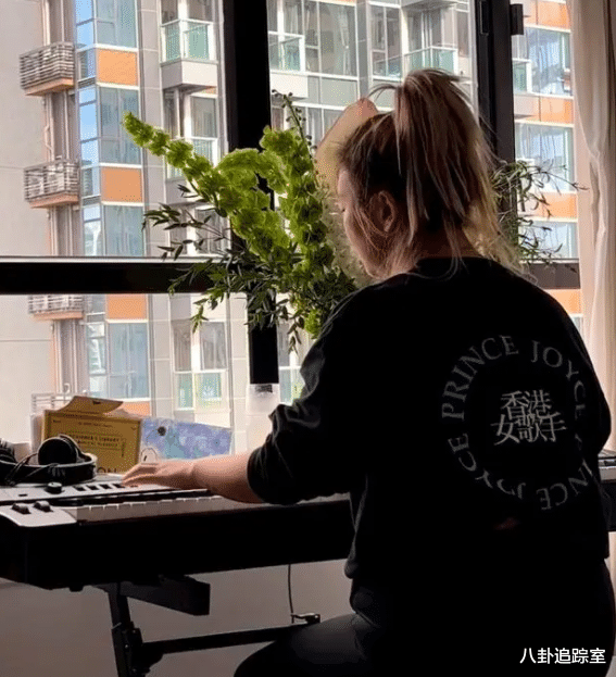 郑欣宜被传死讯后首露面,身形消瘦状态差,6000W遗产恐未到手