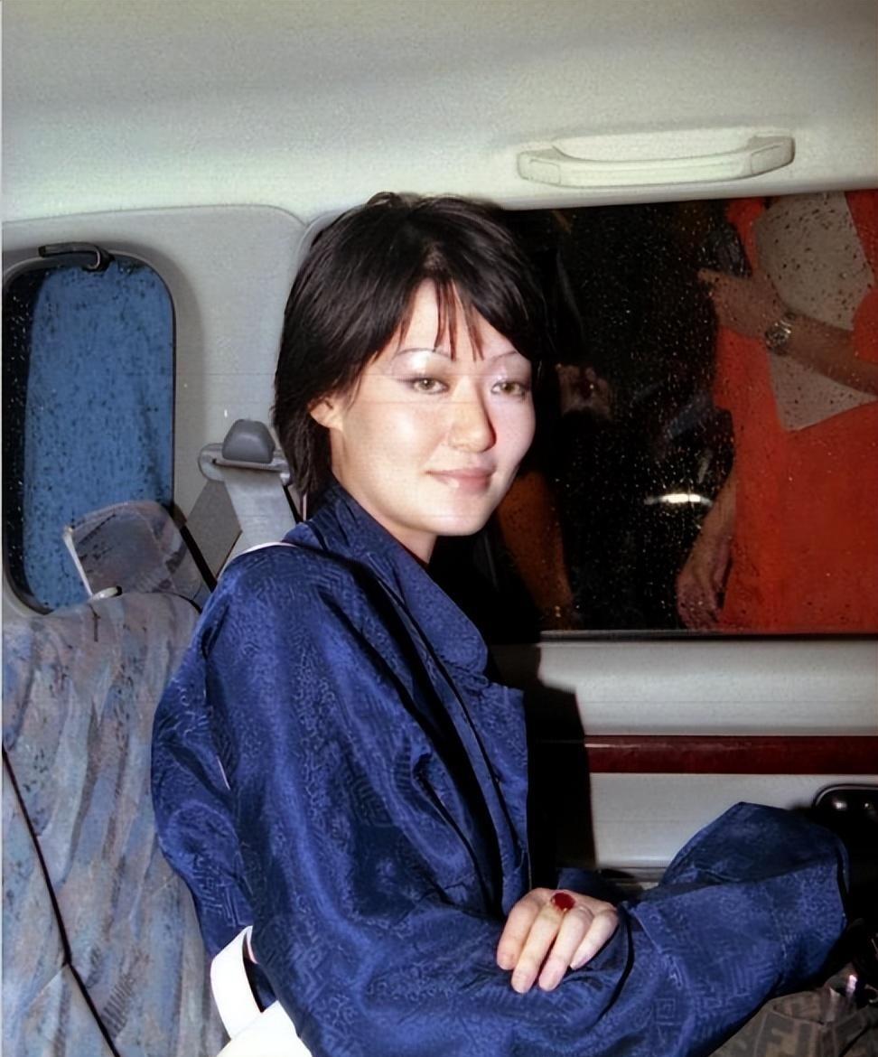 陈宝莲|纪实陈宝莲跳楼21年,儿子被王菲经纪人抚养,模样酷似干爹黄任中