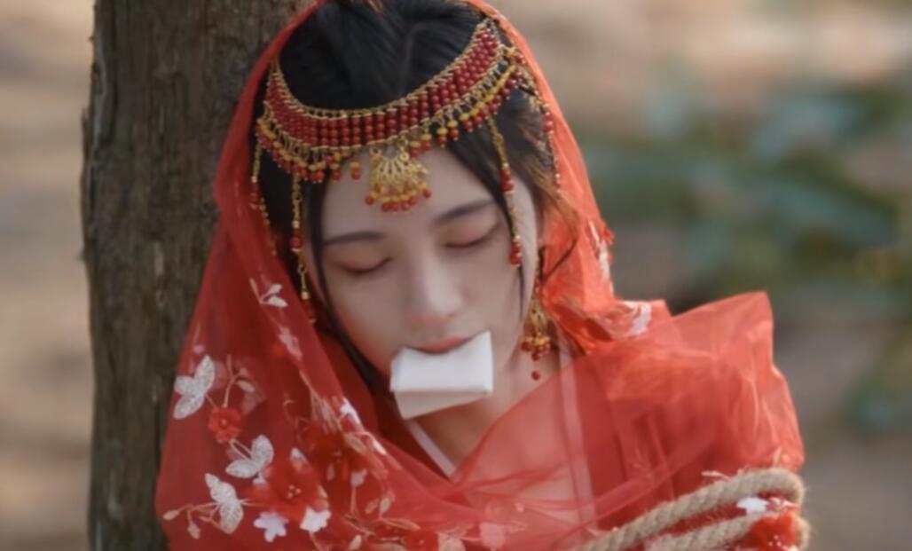 同样是演“被绑架”，把杨紫、鞠婧祎等人放一起看，差距就出来了