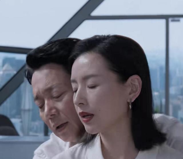 条件不符就别演“情妇”了,43岁董洁告诉你,什么是教科书式撩汉