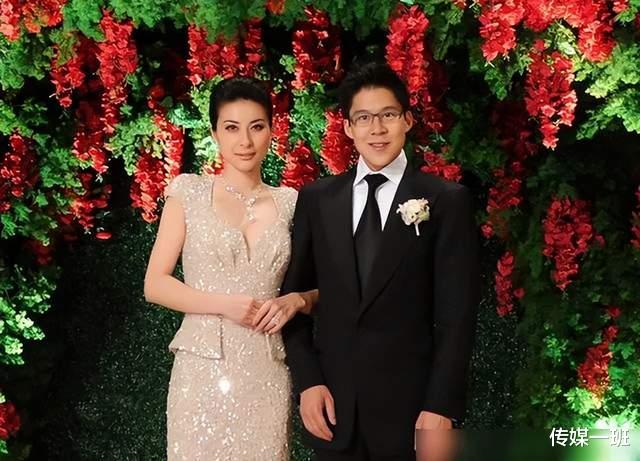 霍启刚|霍启刚晒父子4人同框照,兄弟3人各有特点,霍启山成颜值担当