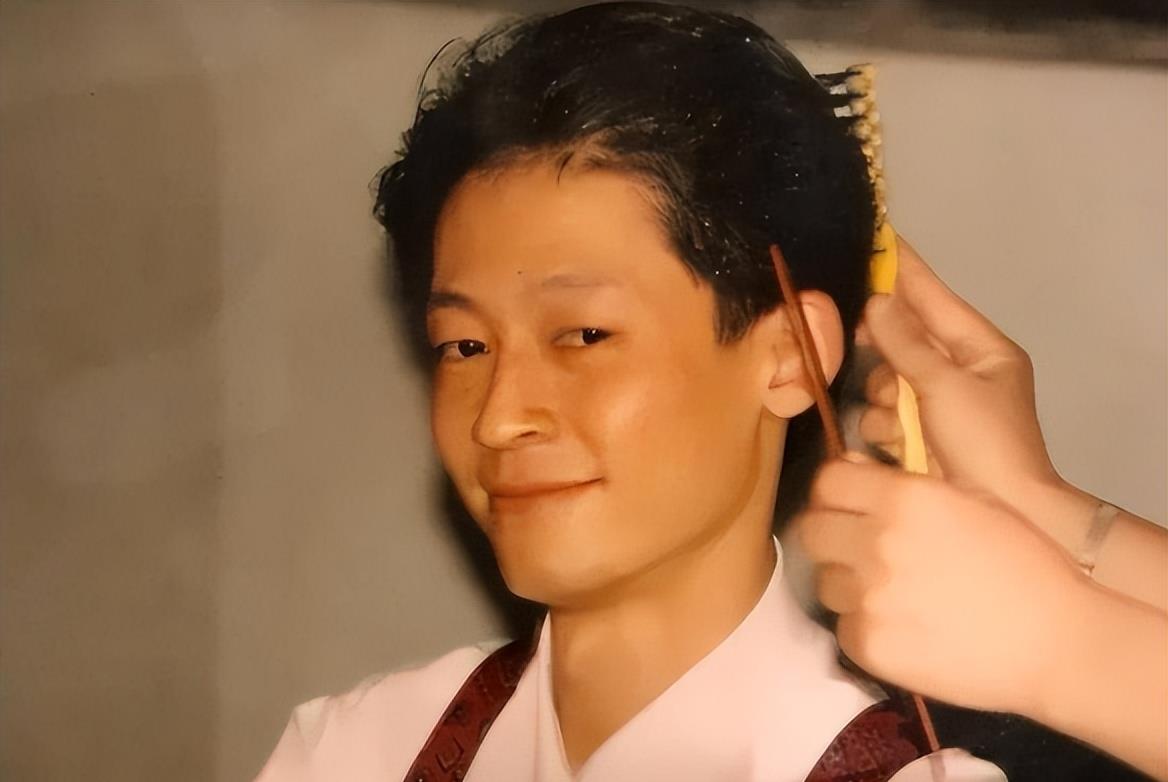 王志文近照曝光,断崖式衰老引发争议,网友:与富婆结婚真幸福吗?