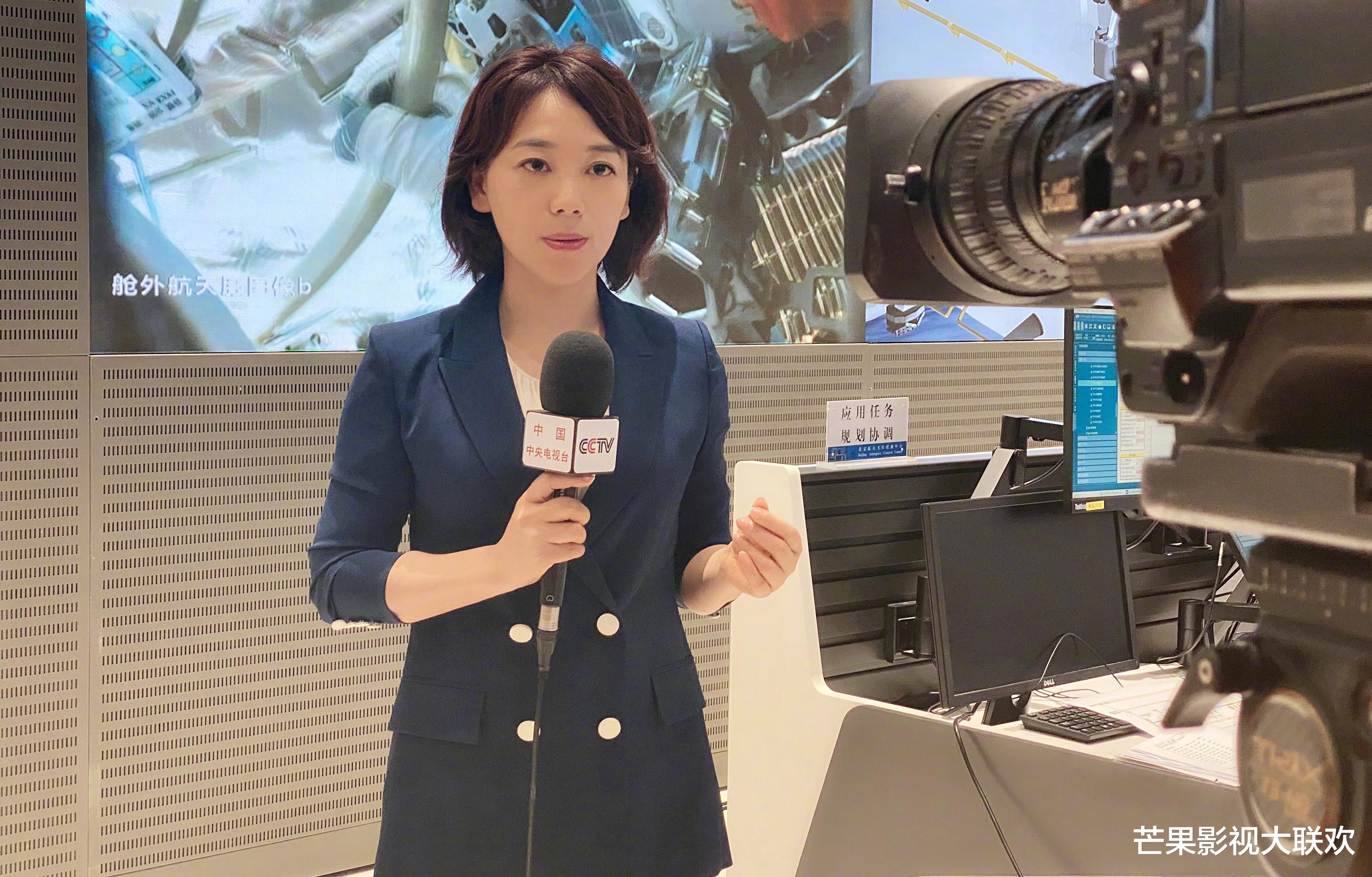 她是央视著名主持人,和丈夫分居17年,怀孕仍上班,风光后有心酸