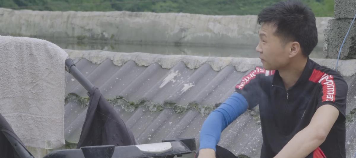 21年,95后云南女孩6000块被“卖”,两次离婚后被奥斯卡导演看上