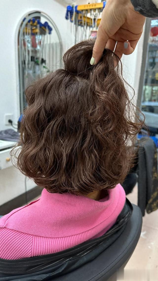 2024最火女发推荐:从烫到染,引领潮流的100多款发型