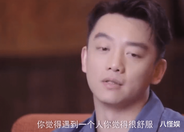 苗苗郑恺挽手逛夜市，首回应生三胎一事明确表示：我们家俩孩子