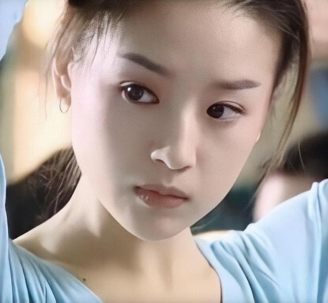 这一次,董洁的体面被“周迅”撕了个粉碎