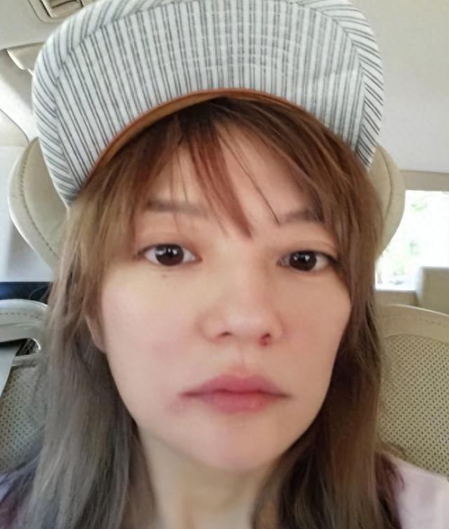 野心炸裂的赵薇消失两年后,再看她的处境,完全是自食恶果