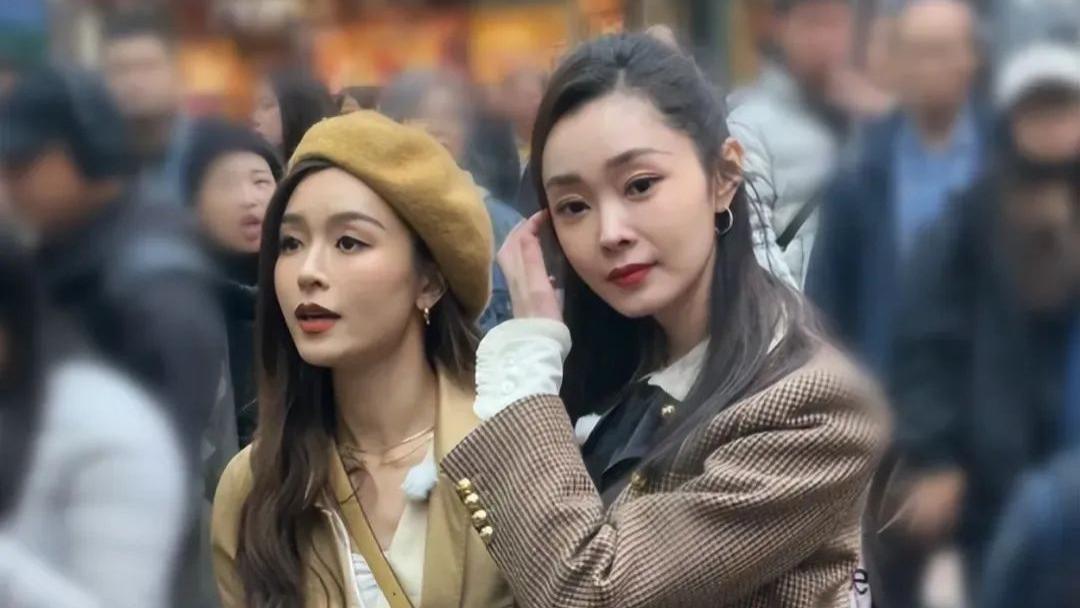 35岁文咏珊和34岁宋轶站在一起，我才彻底明白，什么叫气质和骨相