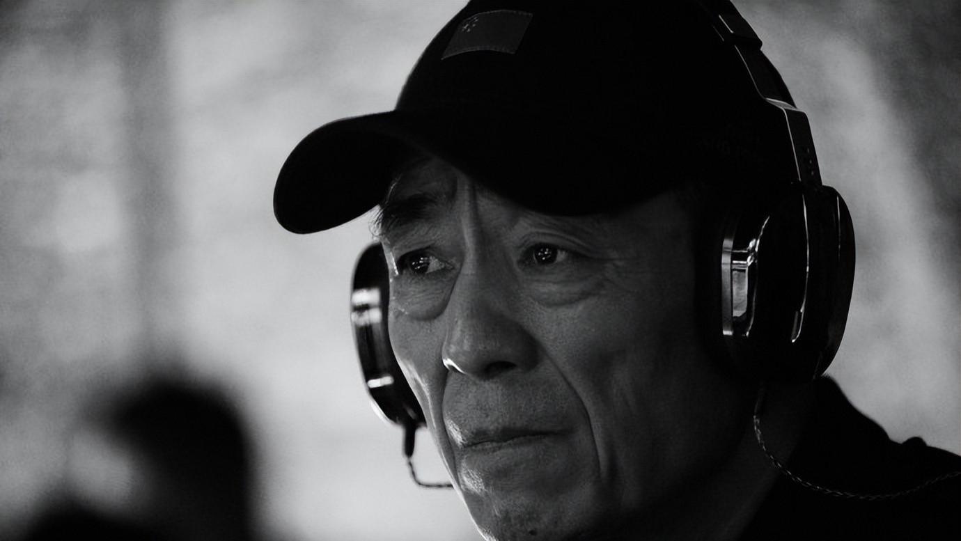 这一年陈凯歌翻车了，冯小刚输惨了，张艺谋成为了最大赢家！