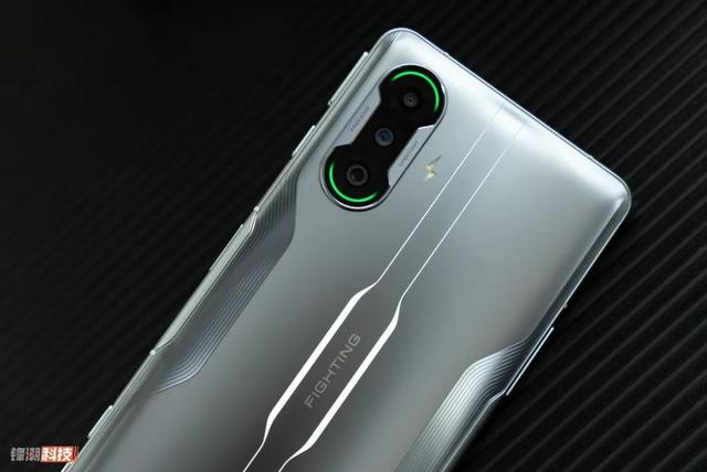 realme|手机上加一盏灯，真的可以提高大家的购买欲望吗？
