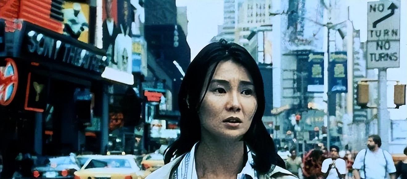 事实证明,“无夫无子”独居贫民窟的张曼玉,已走上另一条道路!