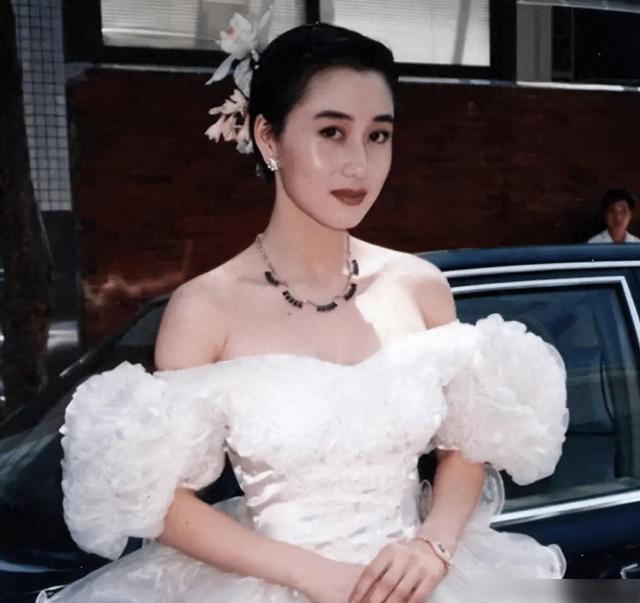 被大佬“藏”起来的4位女星，年轻时都是人间尤物，个个绝色佳人