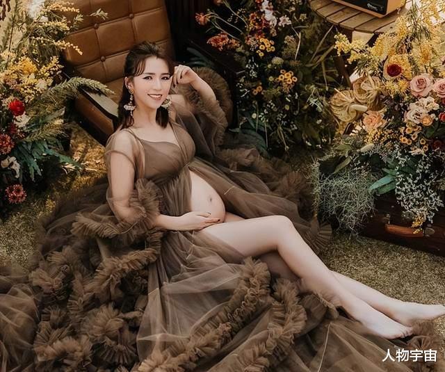 她样貌甜美观众缘佳,是香港网络界关键意见领袖,早年苦嫁富二代