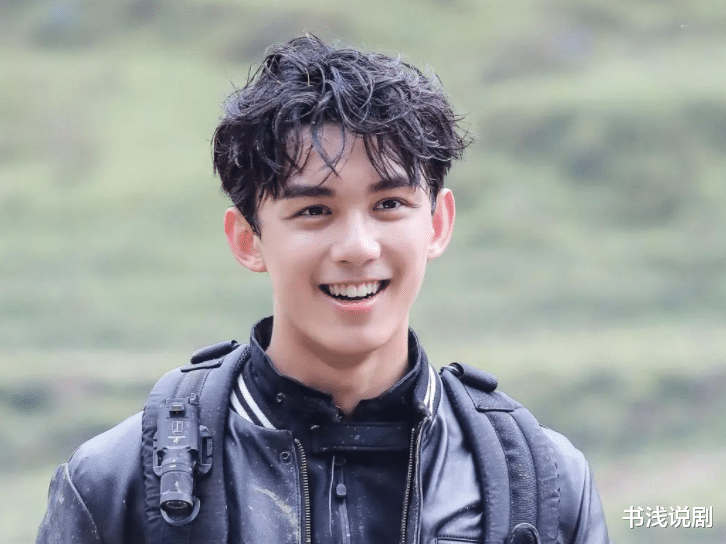 吴磊|超越“吴露可逃”，《爱情而已》播两天霸榜一，吴磊周雨彤封神？