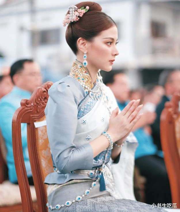 曾经的苏提达被贵妃抢风头，气到皱眉头，如今独占后宫笑容灿烂