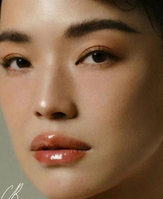 还得看大花!47岁舒淇蓝色美人鱼造型秀身材,美到我窒息