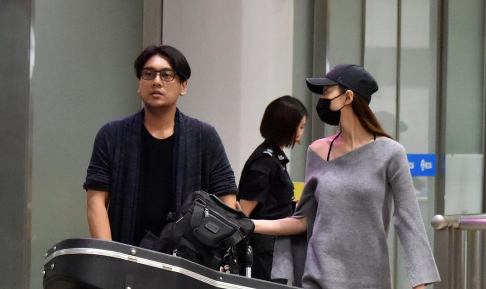 最没分寸感的6位男星，对女星动手动脚无底线，犀利操作刷新网友三观