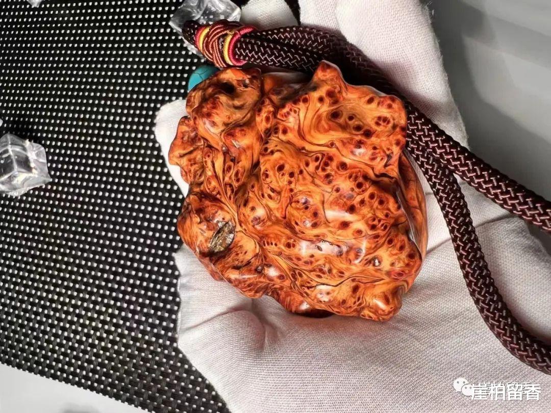 如何鉴别太行陈化瘤崖柏手串呢?