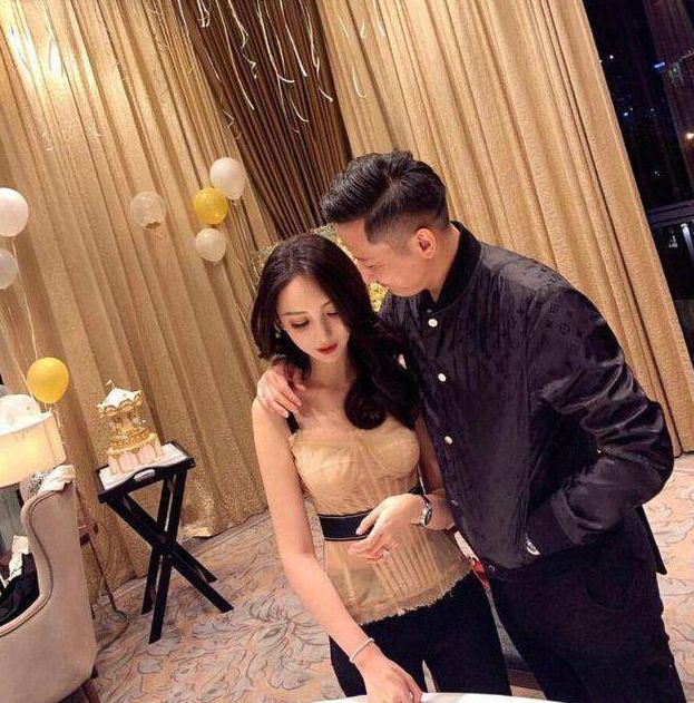 叶珂首次回应与黄晓明恋情，承认两人已分手，否认豪车是对方赠送