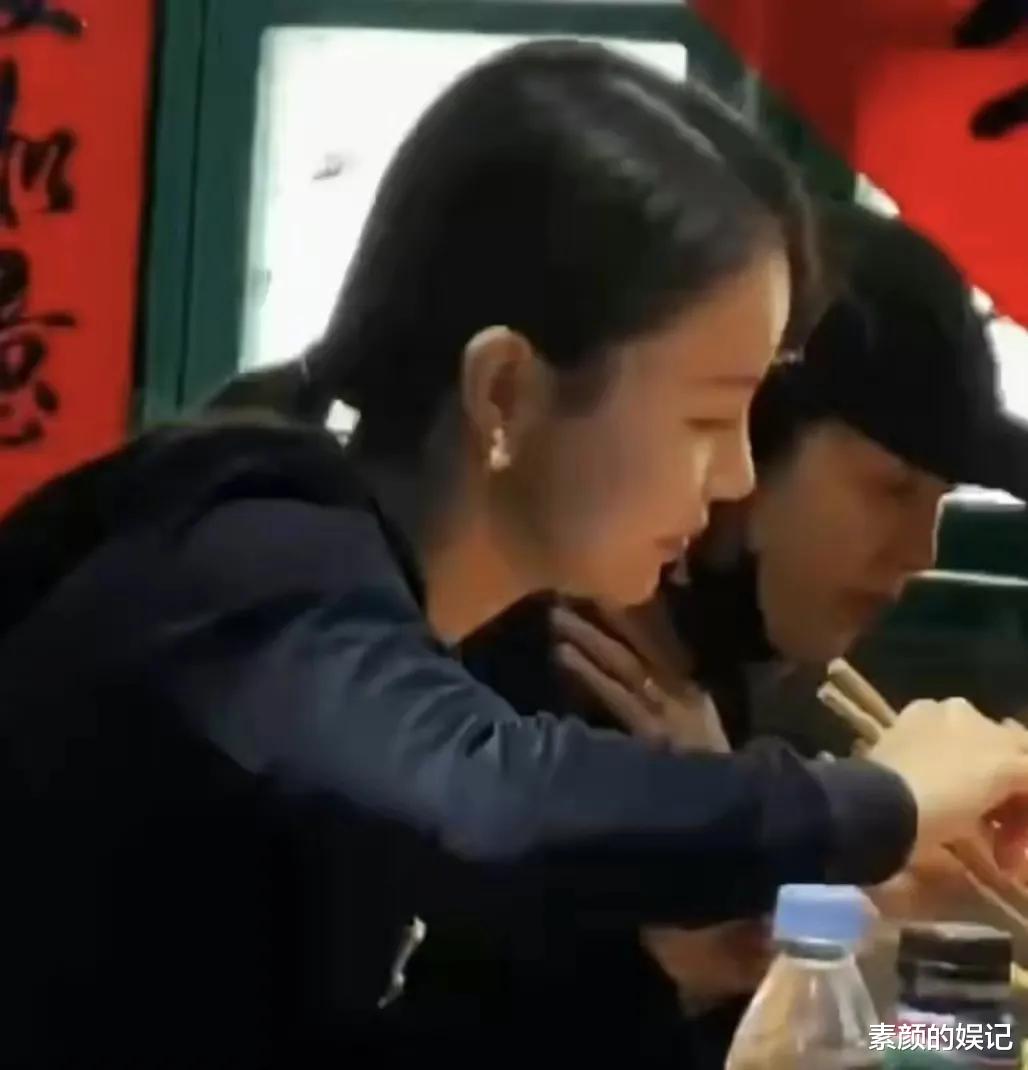 王鸥|王鸥：元宵节孤零零的逛街没人认识，像是有心上人在等何九华