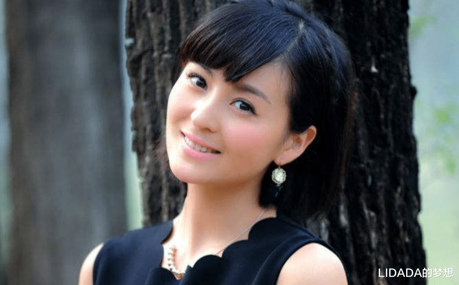 娱乐圈“最干净女演员”,被富商苦追10年才嫁,今和女儿被宠如宝