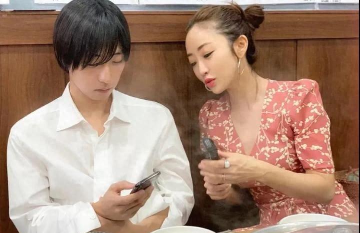 央视出手,李佳琦将要凉凉,昔日的口红一哥走下神坛!