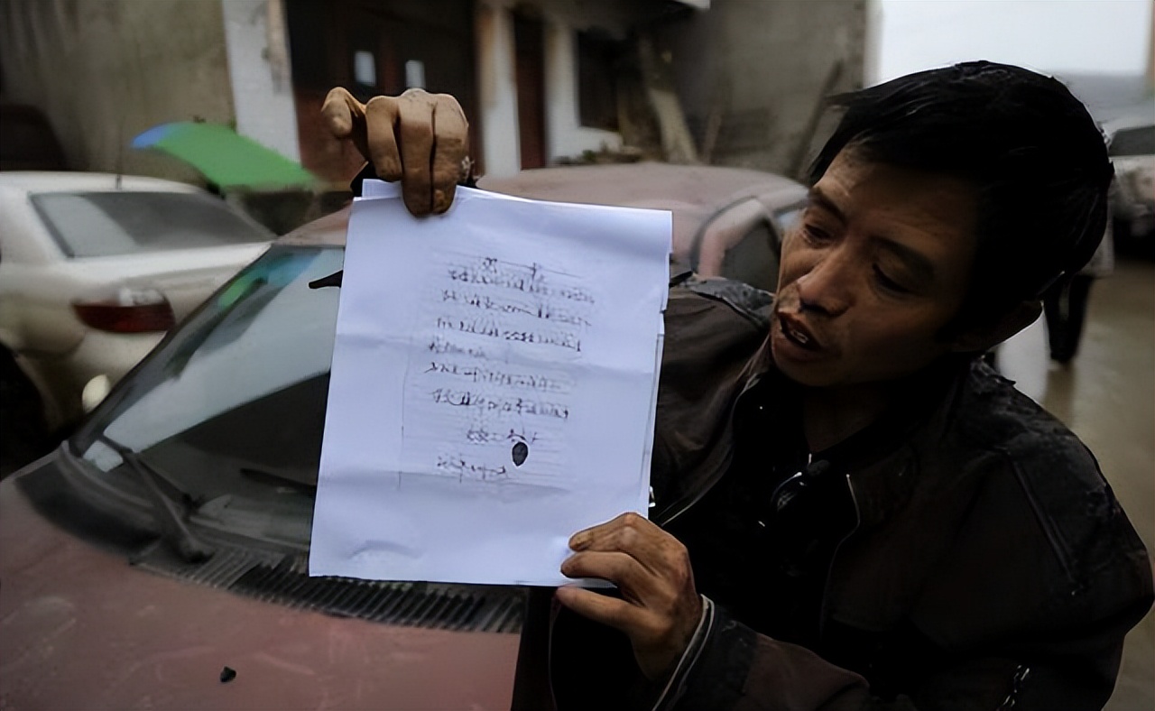 元旦前借5000元给女同事，节后突然辞职，看到手机我傻在原地
