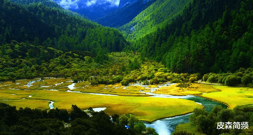 稻城亚丁|稻城亚丁：曾排队3小时进景区，刚到大门处却空无一人，如若空城