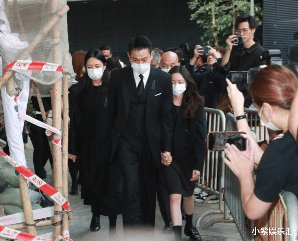 刘德华父亲丧礼:吴君如无私搀扶叶德娴,感人细节曝光!