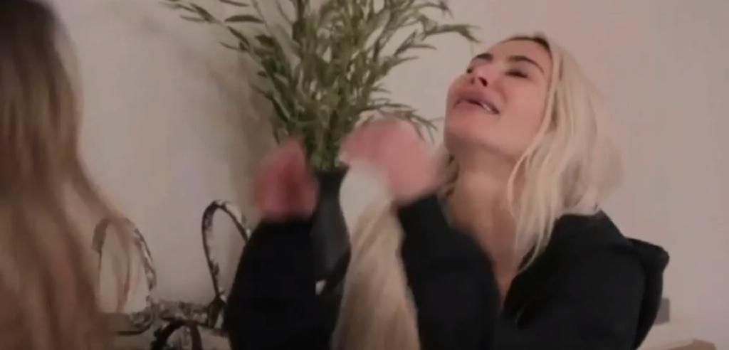 金卡戴珊大哭画面曝光！并苦苦哀求，愿意付出所有换回当初的侃爷?