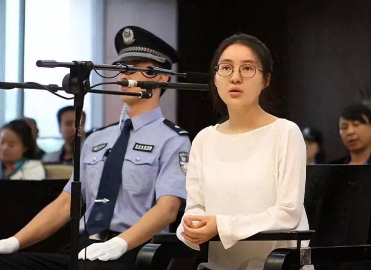 “炫富网红”郭某某二次出狱!更新动态曝近况,才32岁已数次变样