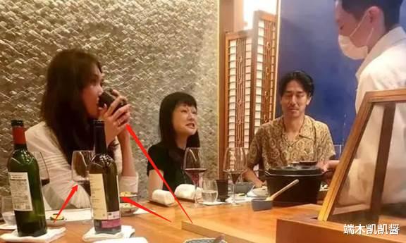 林志玲拒绝跟国人合照，披头散发不停喝酒，酒桌上喝到全身通红