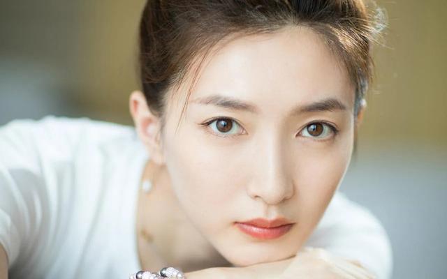 37岁的江疏影，她到底该怎么办？