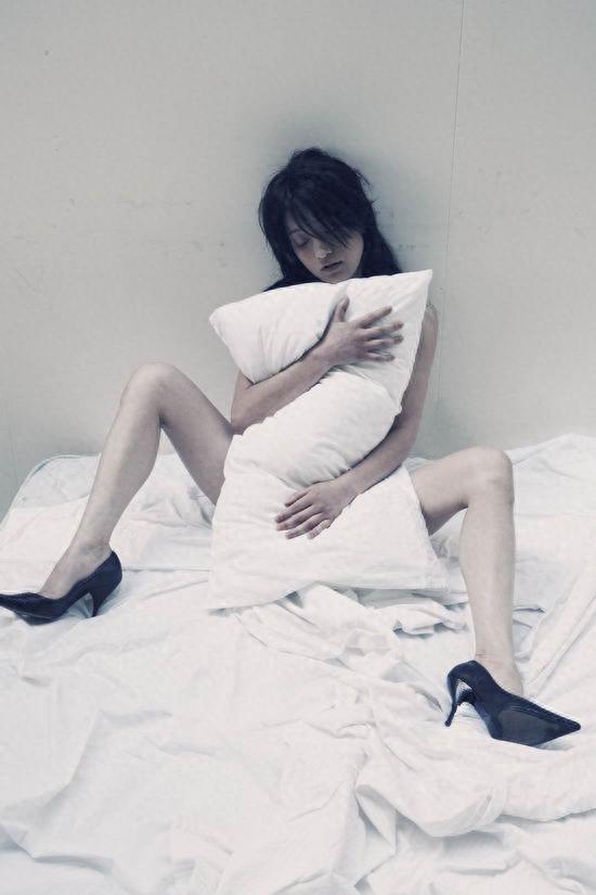 54岁丰腴迷人，“风流成性、老少通吃”一生撩男无数却至今单身