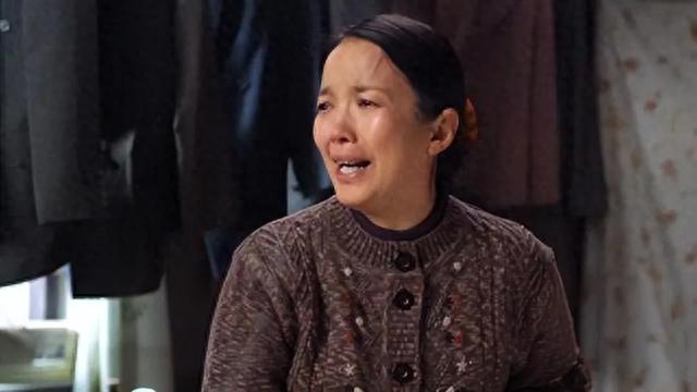 善恶终有报!63岁在美国捡垃圾的吕丽萍,已经活成了一个“笑话”