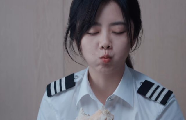 三体|谭松韵在《向风而行》中的吃戏,给这些假吃艺人上了一课,用心才能被认可