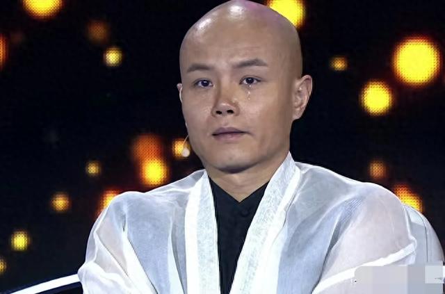 48岁陶红病逝，乐嘉带9岁女儿跪拜祈福完成前妻遗愿