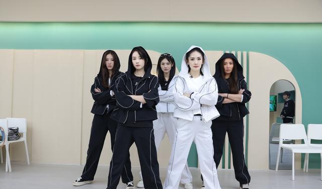 谢娜|《浪姐4》豆瓣评分更新,节目组力捧谢娜惹众怒,她俩同档节目出道