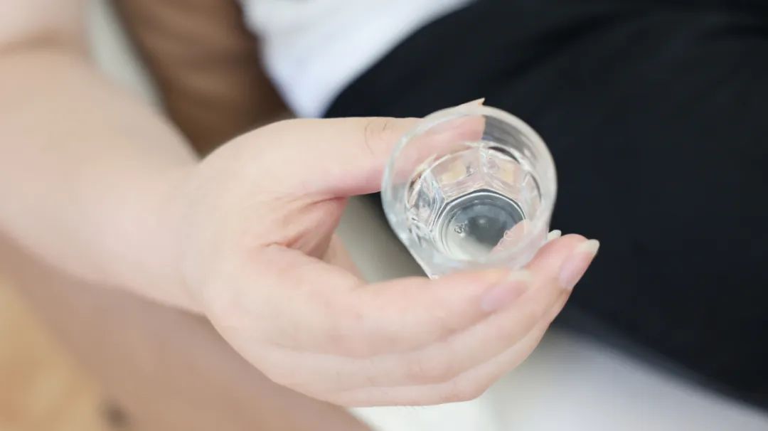 若是在酒后经常出现这2个异常,说明你不能喝酒,需注意