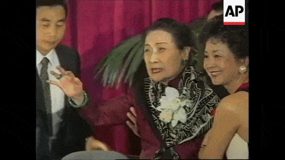 翡翠|都炫耀起鸽子蛋了,她还是嫁了个假豪门?