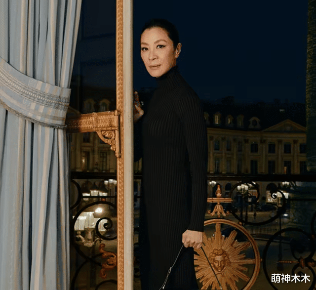 杨颖风波后露面，与辱华品牌合作登上外刊封面，身材暴瘦眼部凹陷