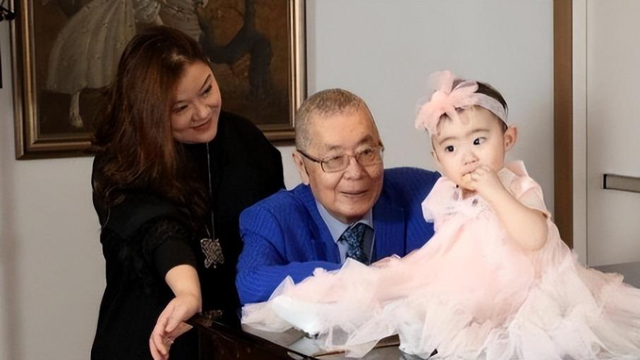 孙颖：41岁嫁入豪门，44岁为81岁的老公生下女儿，如今还想拼二胎