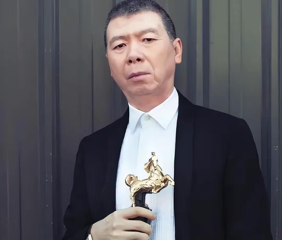 冯小刚怒骂李晨“滚出娱乐圈”,李晨霸气回怼让冯小刚瞬间哑口无言