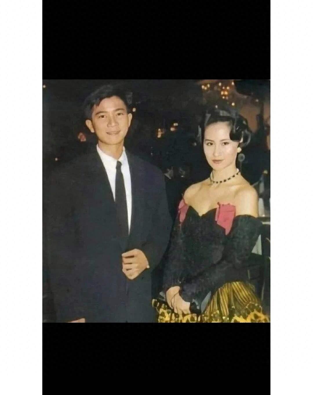 何超琼现身贵州惹争议，在山间土地穿清凉紧身吊带，被指不得体